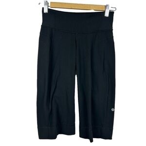 Lululemon Clam Digger II Crop Size 2 Black